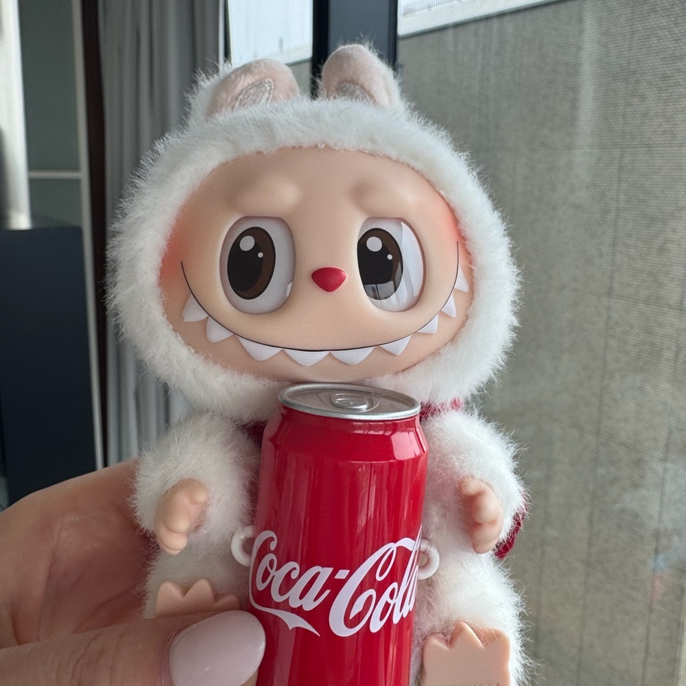 THE MONSTERS COCA-COLA SERIES happy factor Labubu